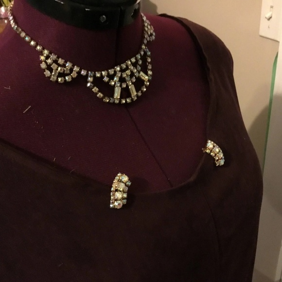 Vintage continental  Aurora borealis rhinestone jewellery set, clip on earrings - Picture 6 of 11